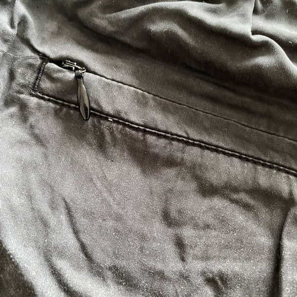 Lululemon Shorts - Size 8 - Picture 8 of 13